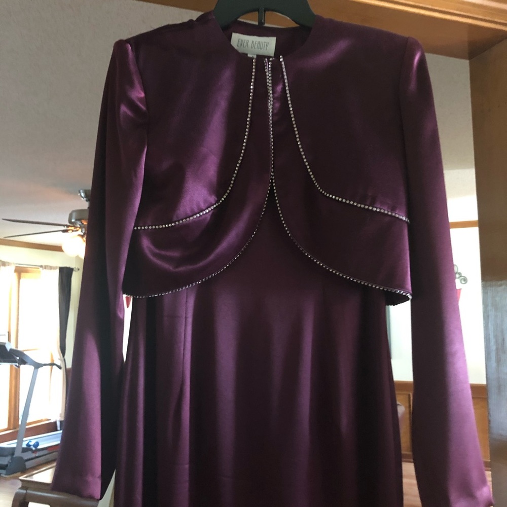 Ever Beauty burgundy formal dress set